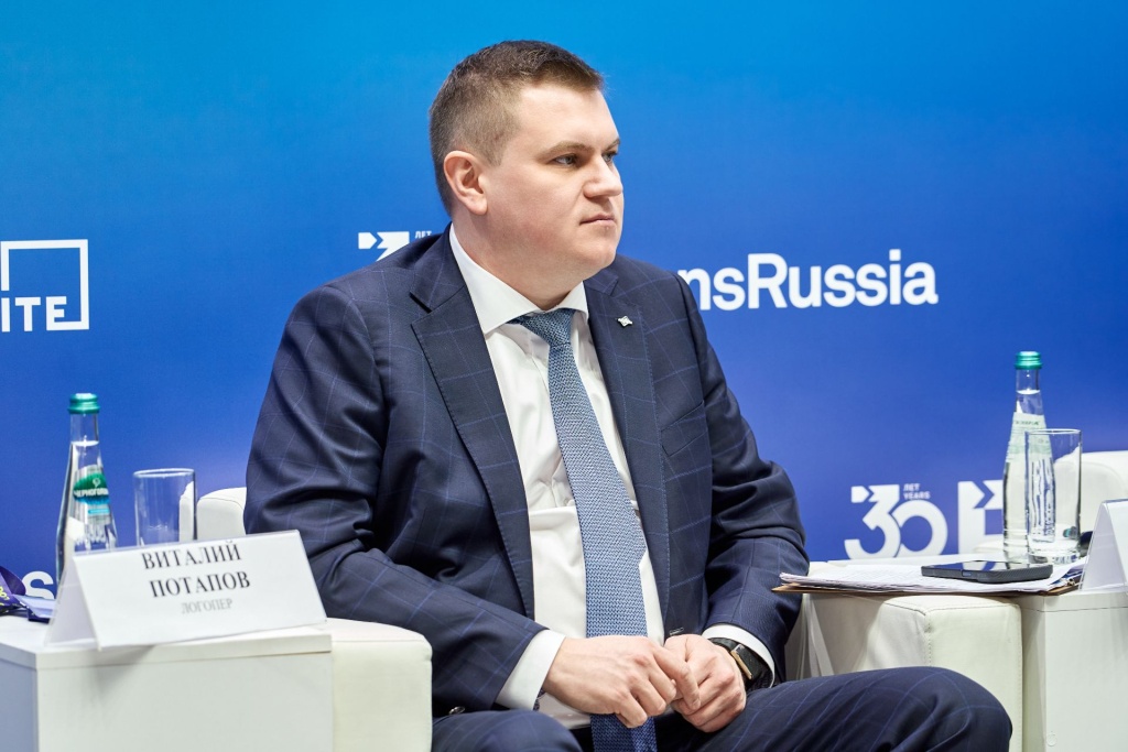 2. фото_выступление Потапова_optim.jpg