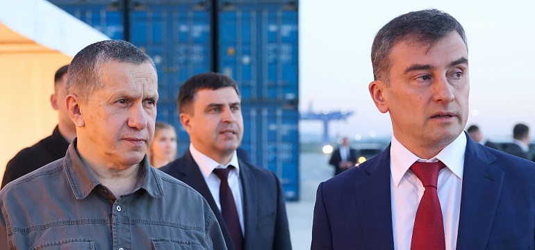 Юрий Трутнев оценил ход строительства ТЛЦ «Артём» – крупнейшего «сухого порта» России